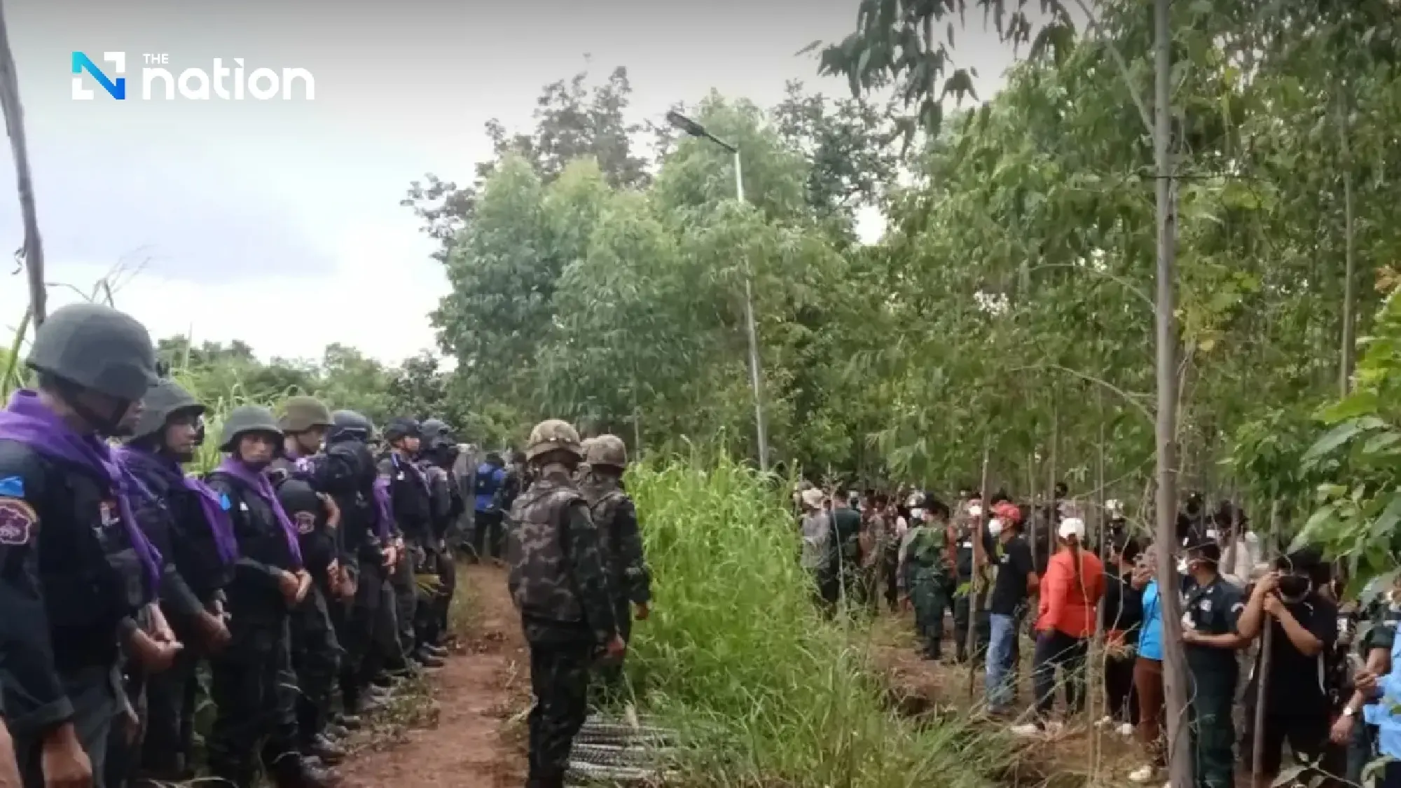 Warga Kamboja Demo di Perbatasan, Rusak Kawat Pembatas dan Serang Tentara Thailand